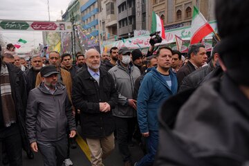 حضور رئیس مجلس شورای اسلامی در راهپیمایی یوم الله ۲۲ بهمن