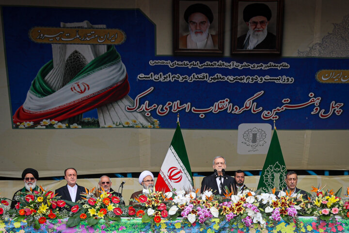 ایران در مقابل زیاده‌خواهی غرب سرخم نخواهد کرد