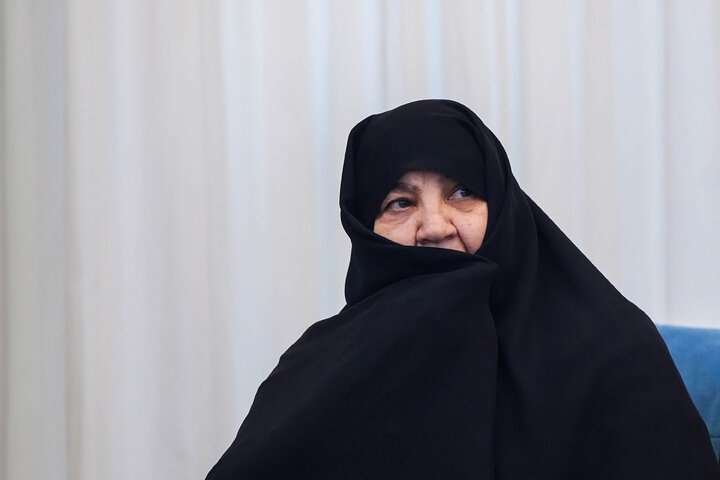 حضور دکتر قالیباف در منزل شهید فرج‌الله شوشتری - مشهد مقدس