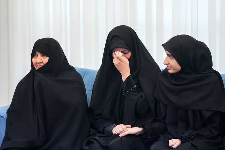 حضور دکتر قالیباف در منزل شهید فرج‌الله شوشتری - مشهد مقدس