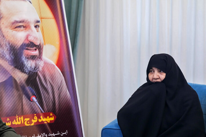 حضور دکتر قالیباف در منزل شهید فرج‌الله شوشتری - مشهد مقدس