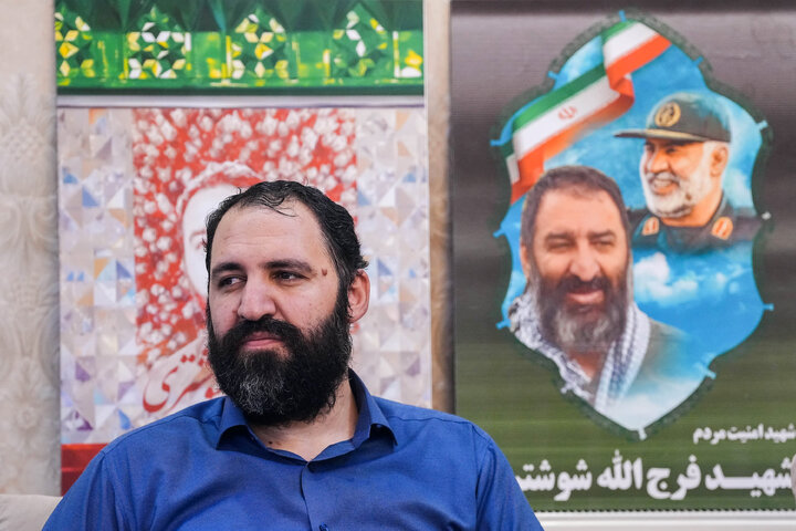 حضور دکتر قالیباف در منزل شهید فرج‌الله شوشتری - مشهد مقدس