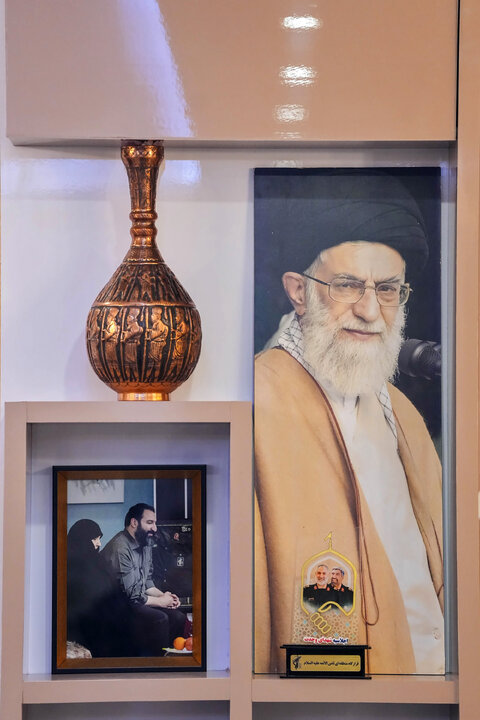 حضور دکتر قالیباف در منزل شهید فرج‌الله شوشتری - مشهد مقدس