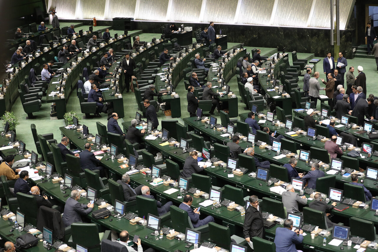 سقف پرداخت حقوق کارمندان در سال آینده تعیین شد