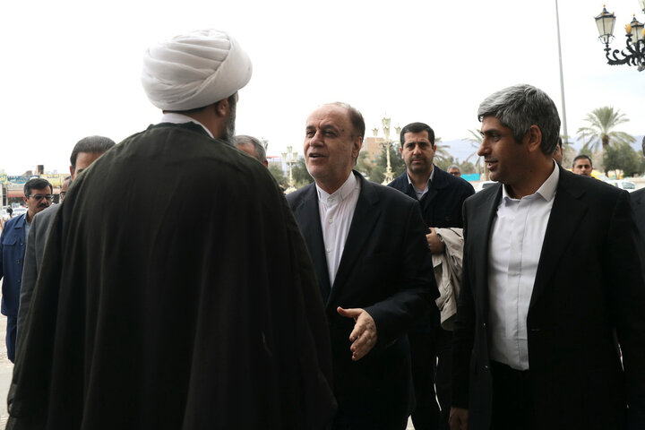 حضور حمیدرضا حاجی بابایی در در آستان مقدس امامزاده حسین بن موسی الکاظم(ع) - طبس