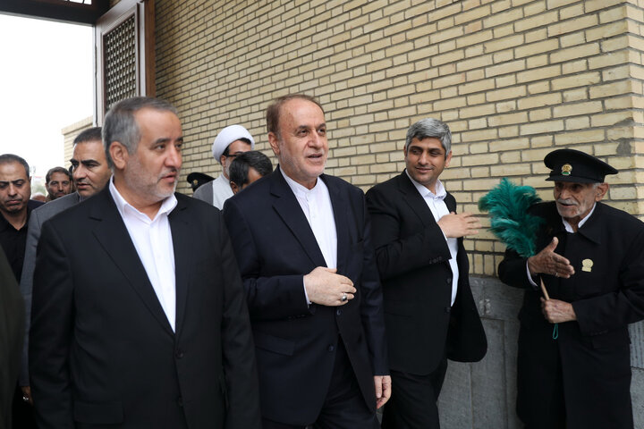 حضور حمیدرضا حاجی بابایی در در آستان مقدس امامزاده حسین بن موسی الکاظم(ع) - طبس