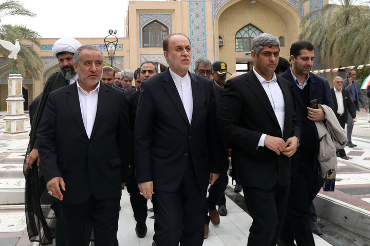 حضور حمیدرضا حاجی بابایی در در آستان مقدس امامزاده حسین بن موسی الکاظم(ع) - طبس