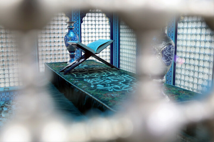 حضور حمیدرضا حاجی بابایی در در آستان مقدس امامزاده حسین بن موسی الکاظم(ع) - طبس