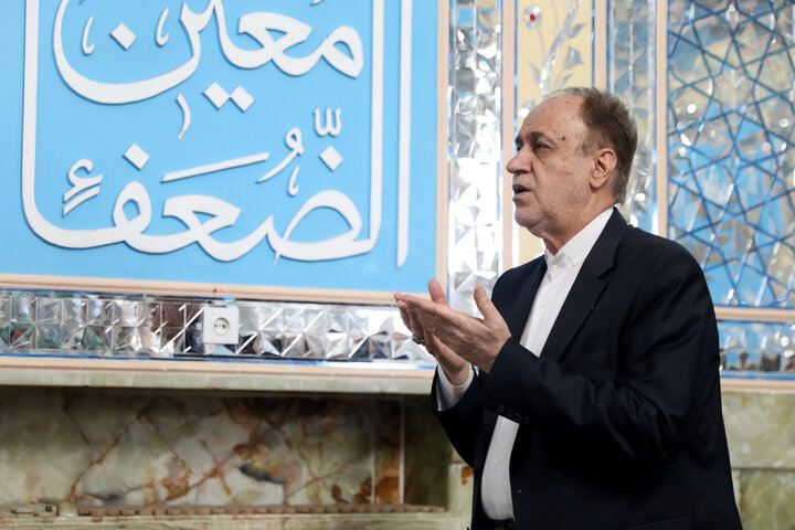 حضور حمیدرضا حاجی بابایی در در آستان مقدس امامزاده حسین بن موسی الکاظم(ع) - طبس