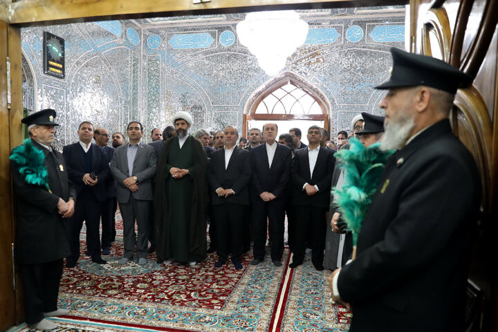 حضور حمیدرضا حاجی بابایی در در آستان مقدس امامزاده حسین بن موسی الکاظم(ع) - طبس