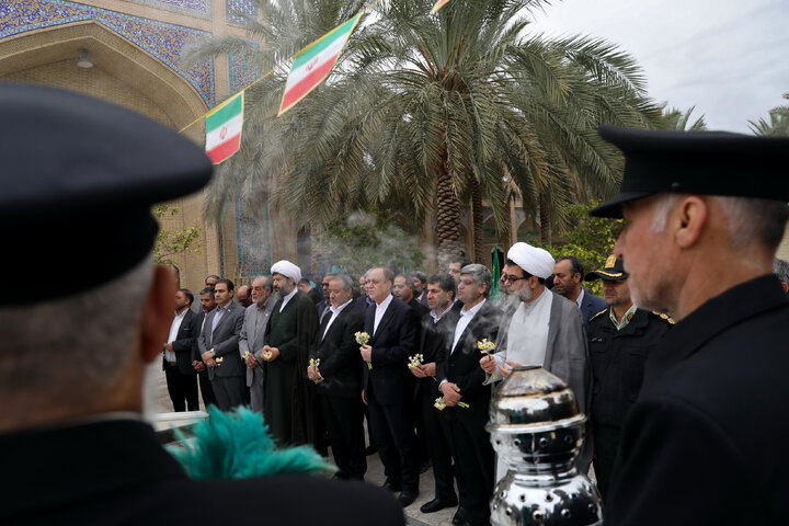 حضور حمیدرضا حاجی بابایی در در آستان مقدس امامزاده حسین بن موسی الکاظم(ع) - طبس