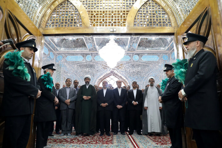 حضور حمیدرضا حاجی بابایی در در آستان مقدس امامزاده حسین بن موسی الکاظم(ع) - طبس