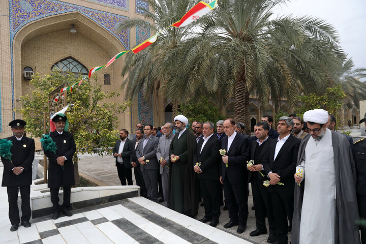 حضور حمیدرضا حاجی بابایی در در آستان مقدس امامزاده حسین بن موسی الکاظم(ع) - طبس