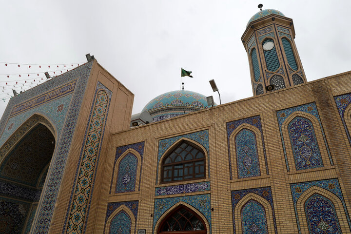 حضور حمیدرضا حاجی بابایی در در آستان مقدس امامزاده حسین بن موسی الکاظم(ع) - طبس