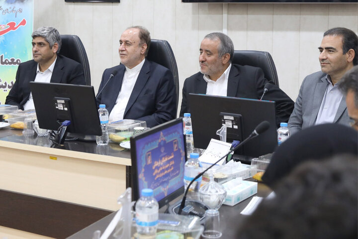 نشست نخبگان فرهنگی شهرستان طبس با نایب رئیس مجلس