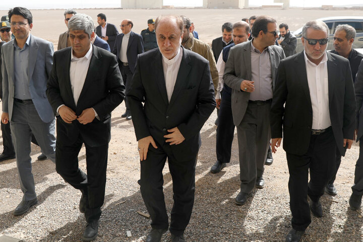 بازدید حاجی بابایی نایب رئیس مجلس از نیروگاه ذغالسنگی طبس