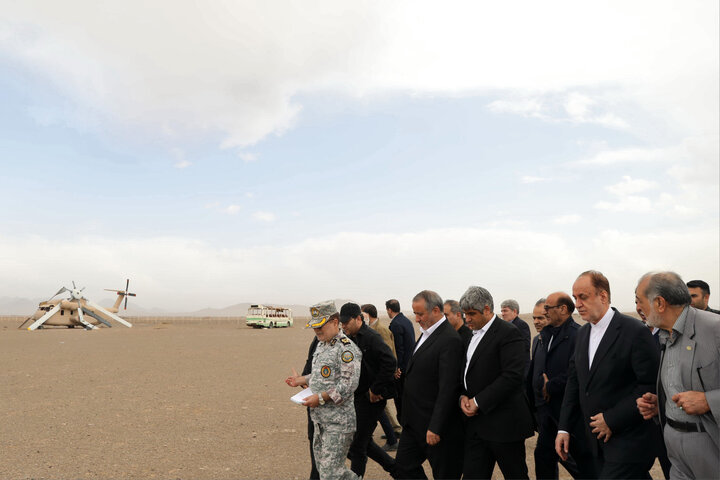 حضور حمیدرضا حاجی بابایی در محل حادثه طبس