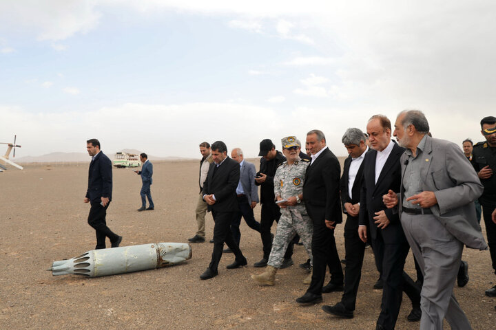 حضور حمیدرضا حاجی بابایی در محل حادثه طبس