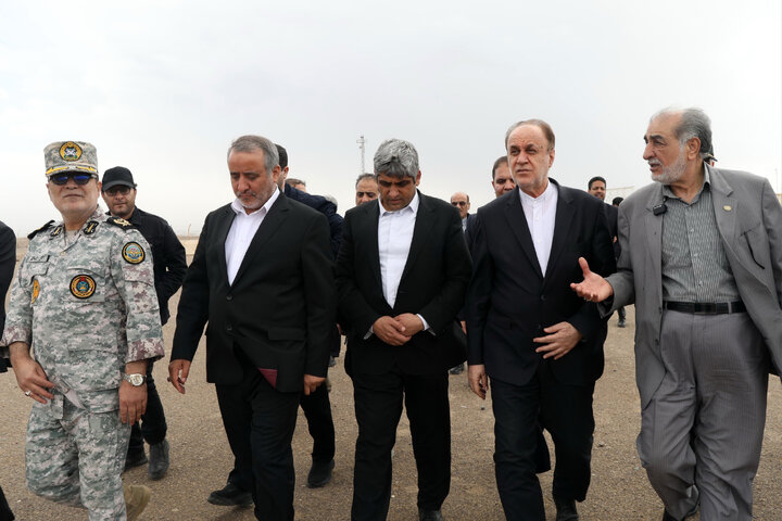 حضور حمیدرضا حاجی بابایی در محل حادثه طبس