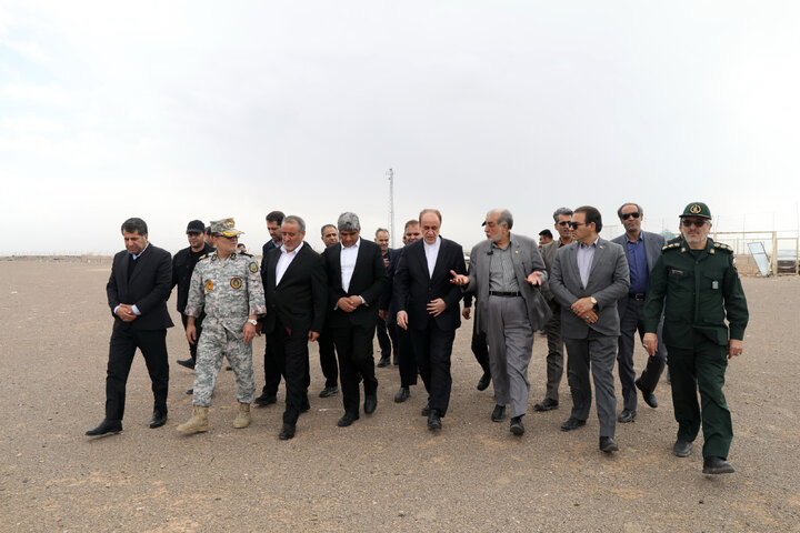 حضور حمیدرضا حاجی بابایی در محل حادثه طبس