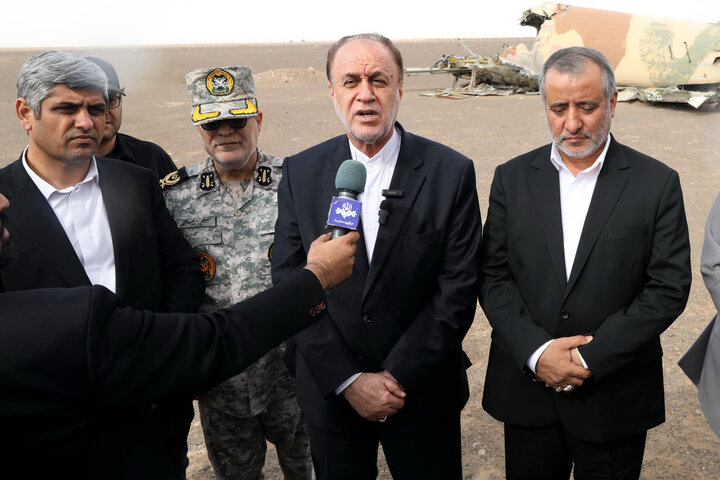 حضور حمیدرضا حاجی بابایی در محل حادثه طبس