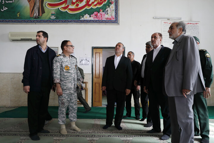 حضور حمیدرضا حاجی بابایی در محل حادثه طبس