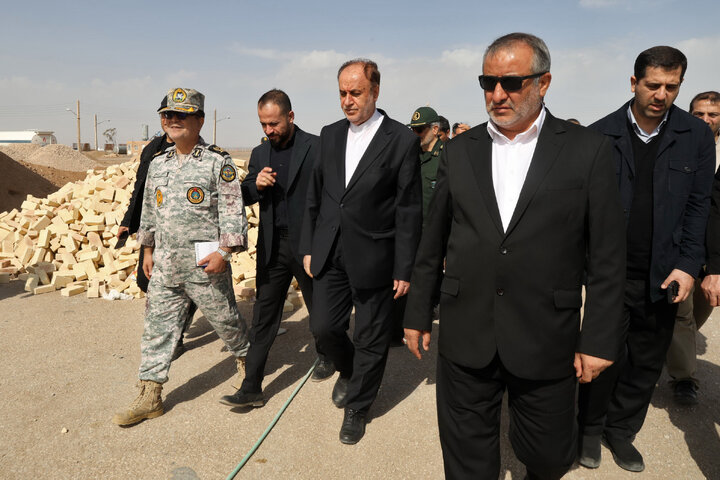 حضور حمیدرضا حاجی بابایی در محل حادثه طبس