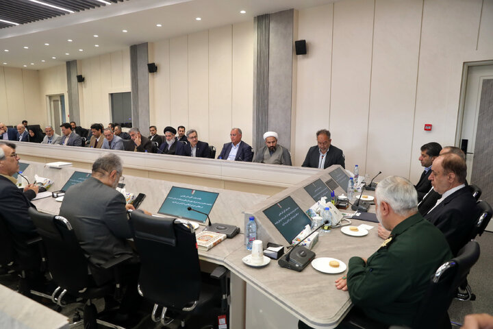 حضور حمیدرضا حاجی بابایی در شورای آموزش و پرورش استان خراسان جنوبی