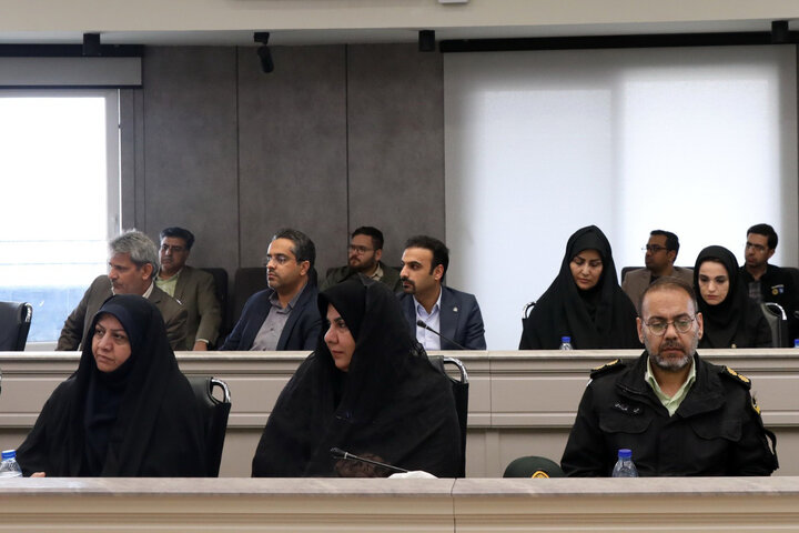 حضور حمیدرضا حاجی بابایی در شورای آموزش و پرورش استان خراسان جنوبی