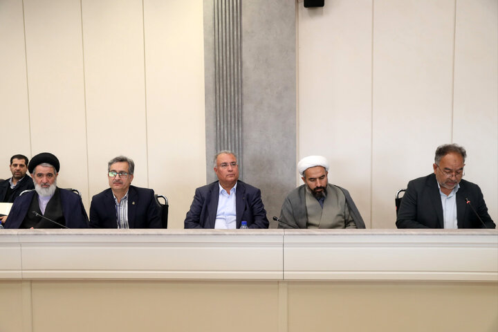 حضور حمیدرضا حاجی بابایی در شورای آموزش و پرورش استان خراسان جنوبی