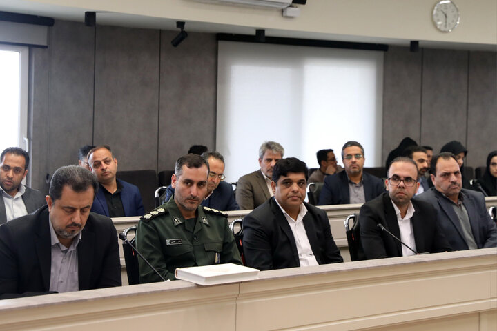 حضور حمیدرضا حاجی بابایی در شورای آموزش و پرورش استان خراسان جنوبی