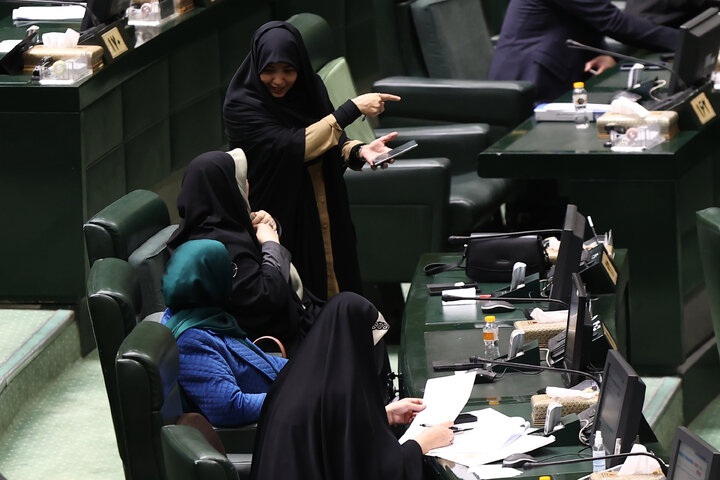 نشست علنی نوبت صبح دوشنبه 27 بهمن ماه مجلس