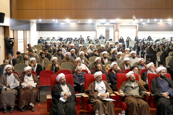 حضور نایب‌رئیس مجلس در جمع طلاب و مبلغان دینی استان خراسان جنوبی