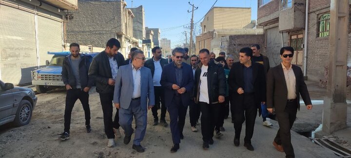 بازدید علی احمدی از آخرین وضعیت فاضلاب‌کشی کوی بهی – میاندوآب