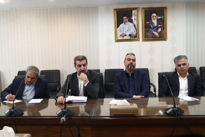 نشست تعدادی از روسای اتحادیه های اصناف با علی نیک زاد نایب رییس مجلس شورای اسلامی