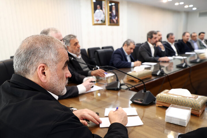 نشست تعدادی از روسای اتحادیه های اصناف با علی نیک زاد نایب رییس مجلس شورای اسلامی
