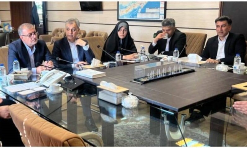 نشست احمد مرادی مدیرعامل منطقه آزاد قشم/تأکید بر تسریع اجرای پروژه پل خلیج فارس و اتصال قشم به سرزمین اصلی