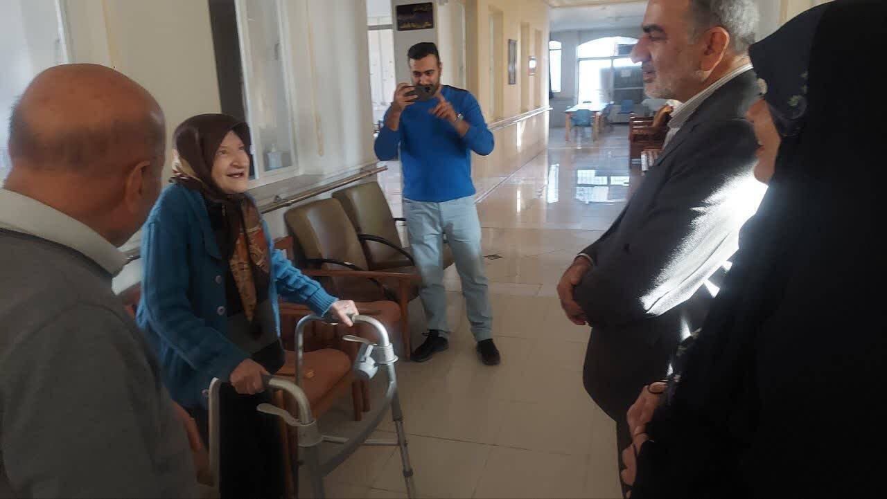 قادری از سرای سالمندان شیراز بازدید کرد