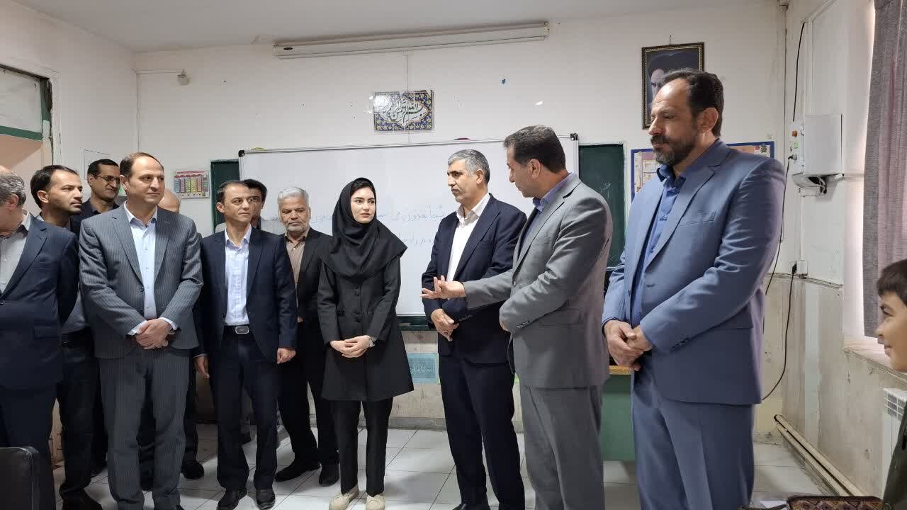 بازدید کریمی از مدارس و هنرستان‌های سمیرم/ تأکید بر ضرورت تقویت زیرساخت‌های آموزشی