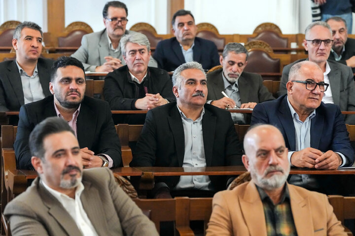 نشست فعالان اقتصادی و اعضای اتاق اصناف و بازار با دکتر قالیباف