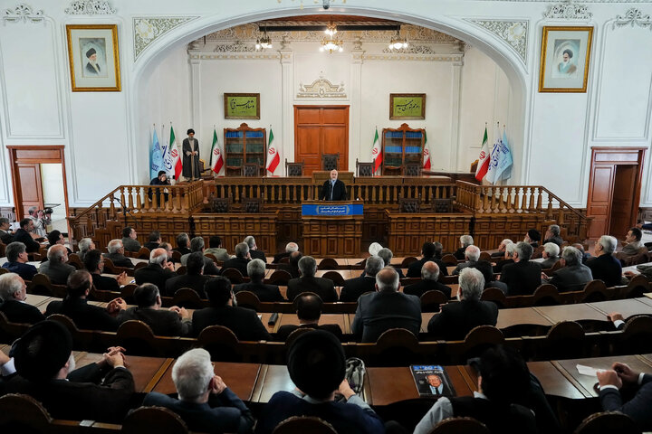 نشست فعالان اقتصادی و اعضای اتاق اصناف و بازار با دکتر قالیباف