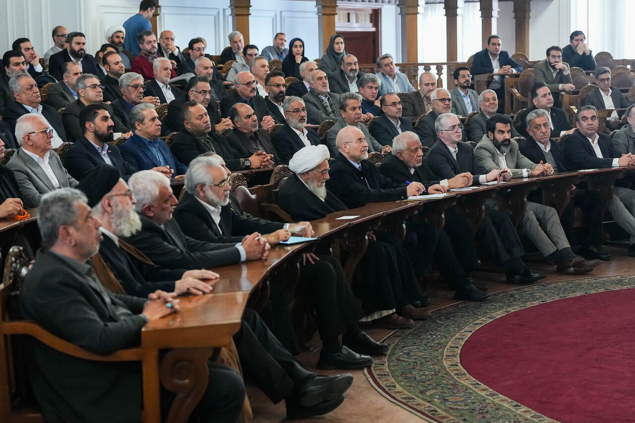 صف بازاریان از اغتشاشگران جداست/ بازار ریالی نباید وابسته به نرخ ارز باشد/ بازاریان توان حل مشکلات اقتصادی کشور را دارند/ ضرورت بازنگری در قانون نظام صنفی