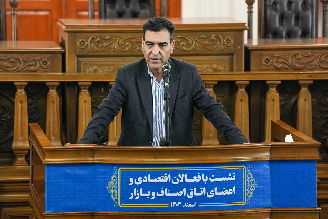 صف بازاریان از اغتشاشگران جداست/ بازار ریالی نباید وابسته به نرخ ارز باشد/ بازاریان توان حل مشکلات اقتصادی کشور را دارند/ ضرورت بازنگری در قانون نظام صنفی