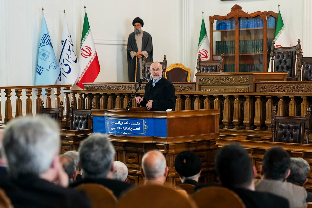 قدردانی رئیس مجلس از بازاریانی که صف خود را از اغتشاشگران جدا کردند/ باید بازاریان را به میدان تصمیم سازی ها بیاوریم/ هشدار قالیباف به ترامپ: اگر وسط مذاکره به ما حمله کنید، طعم مشت محکم ملت ایران را خواهید چشید