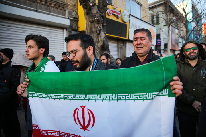 حضور مردم داغدار ایران در خیابان‌های سراسر کشور پس از اعلام خبر شهادت امام خامنه‌ای