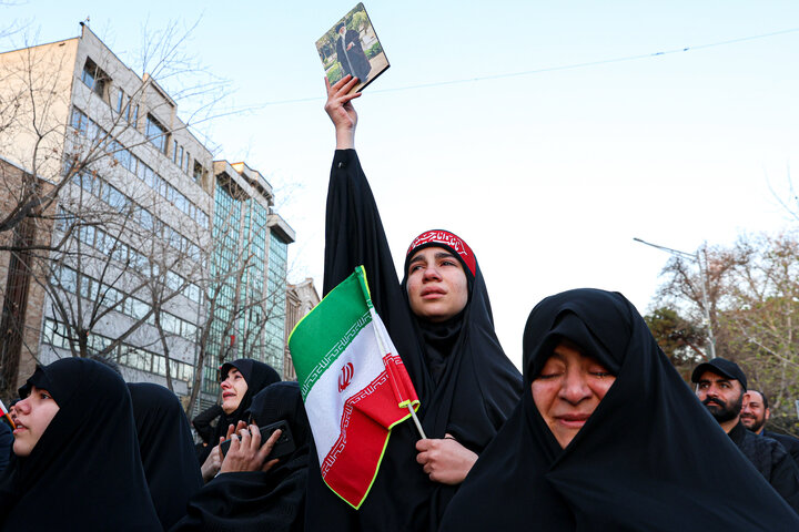 حضور مردم داغدار ایران در خیابان‌های سراسر کشور پس از اعلام خبر شهادت امام خامنه‌ای
