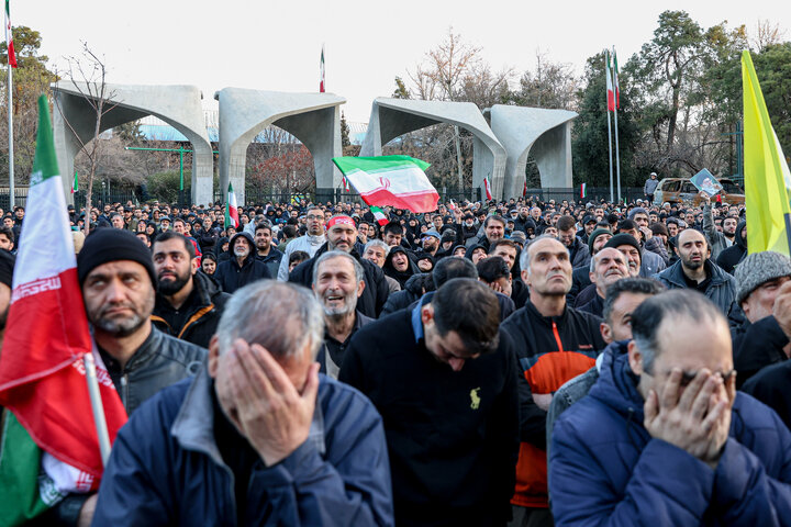 حضور مردم داغدار ایران در خیابان‌های سراسر کشور پس از اعلام خبر شهادت امام خامنه‌ای