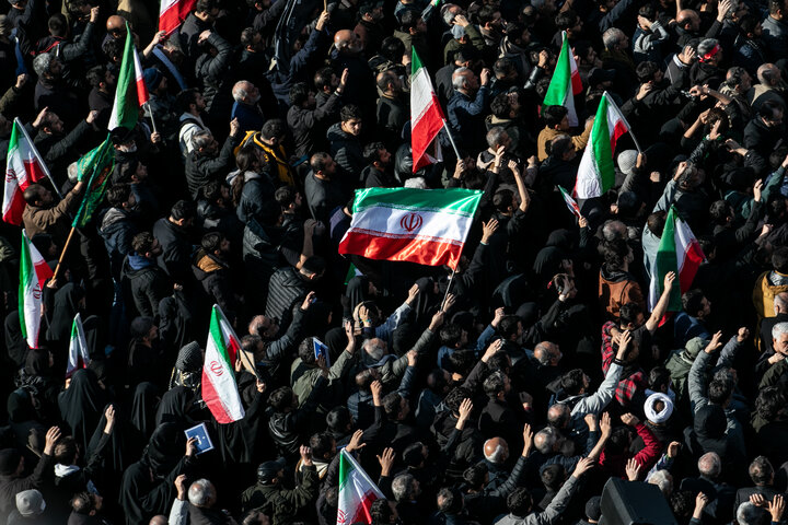 حضور مردم داغدار ایران در خیابان‌های سراسر کشور پس از اعلام خبر شهادت امام خامنه‌ای