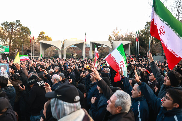 حضور مردم داغدار ایران در خیابان‌های سراسر کشور پس از اعلام خبر شهادت امام خامنه‌ای