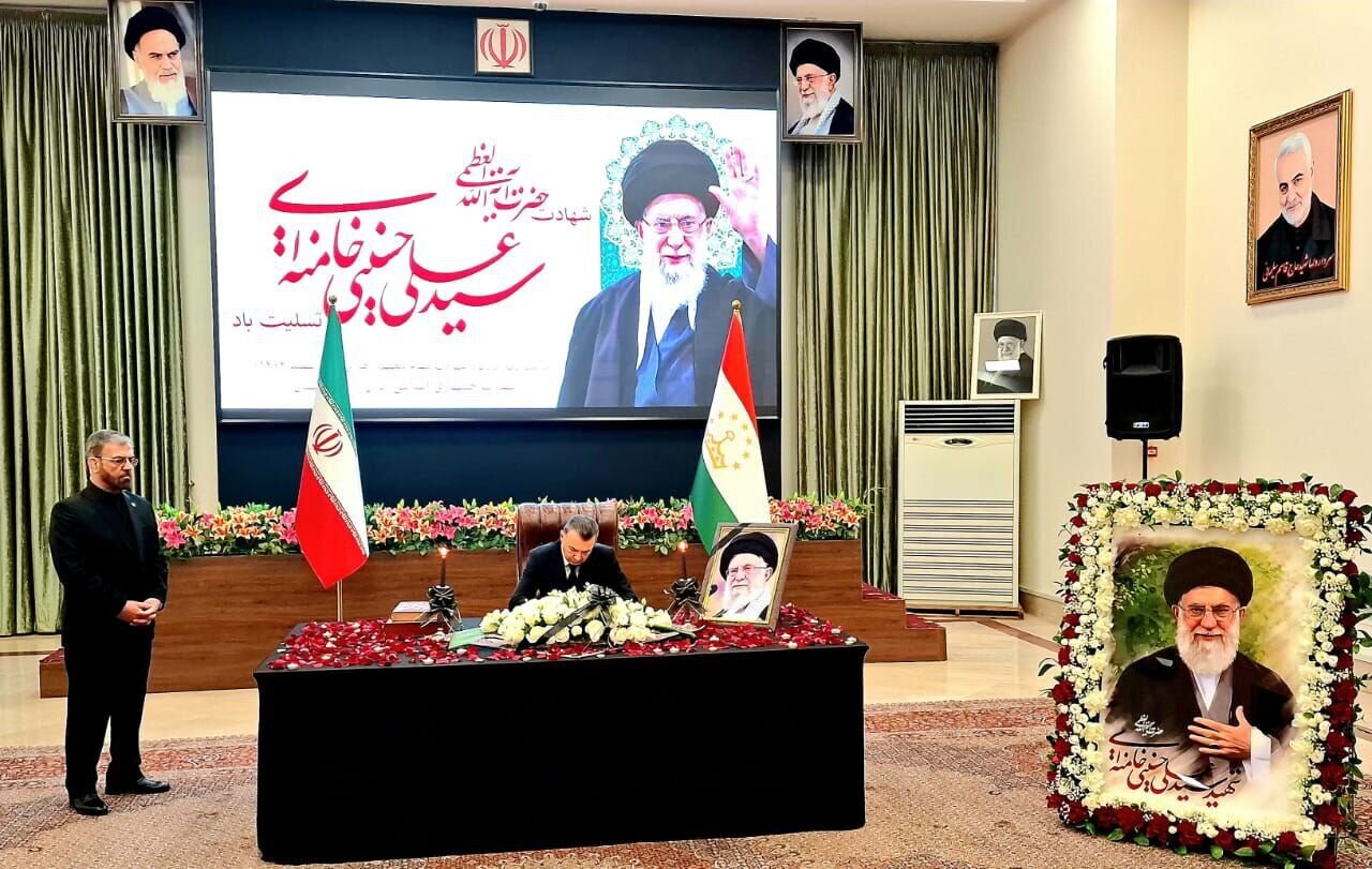 نخست وزیر تاجیکستان دفتر یادبود شهادت رهبر شهید انقلاب را امضا کرد